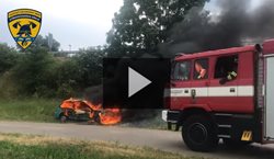Profesionální jednotka hasičů z Kolína spolu s místní dobrovolnou jednotkou  likvidovaly u Plaňan požár autovraku
